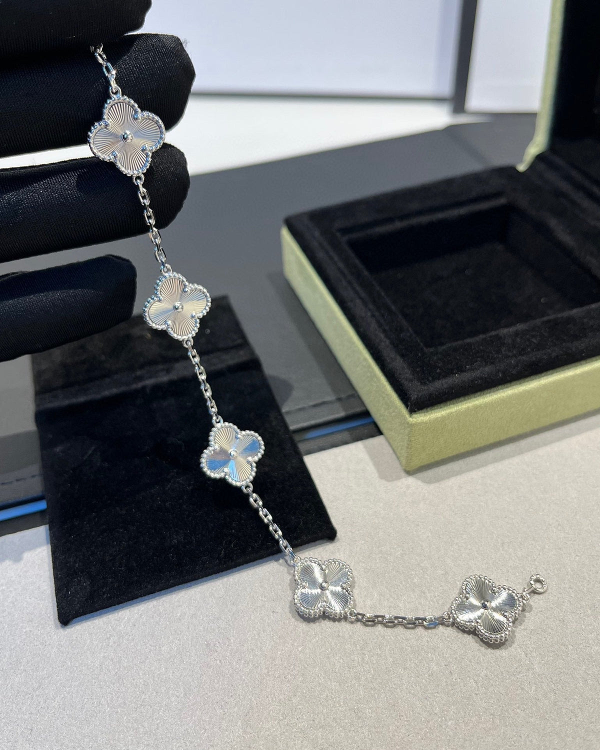[Royal Jewellery] CLOVER 5 MOTIF LASER BRACELET COLLECTION