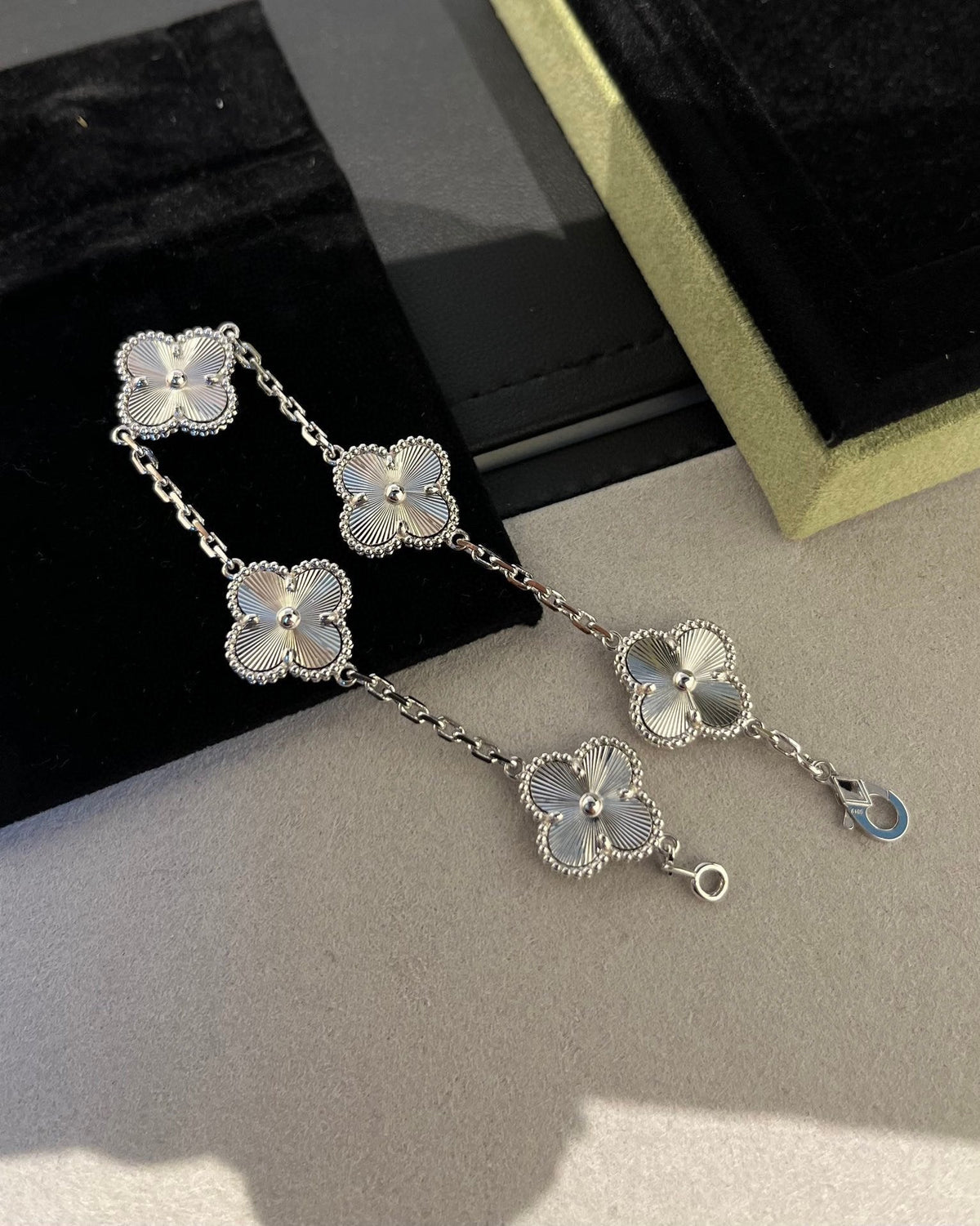 [Royal Jewellery] CLOVER 5 MOTIF LASER BRACELET COLLECTION