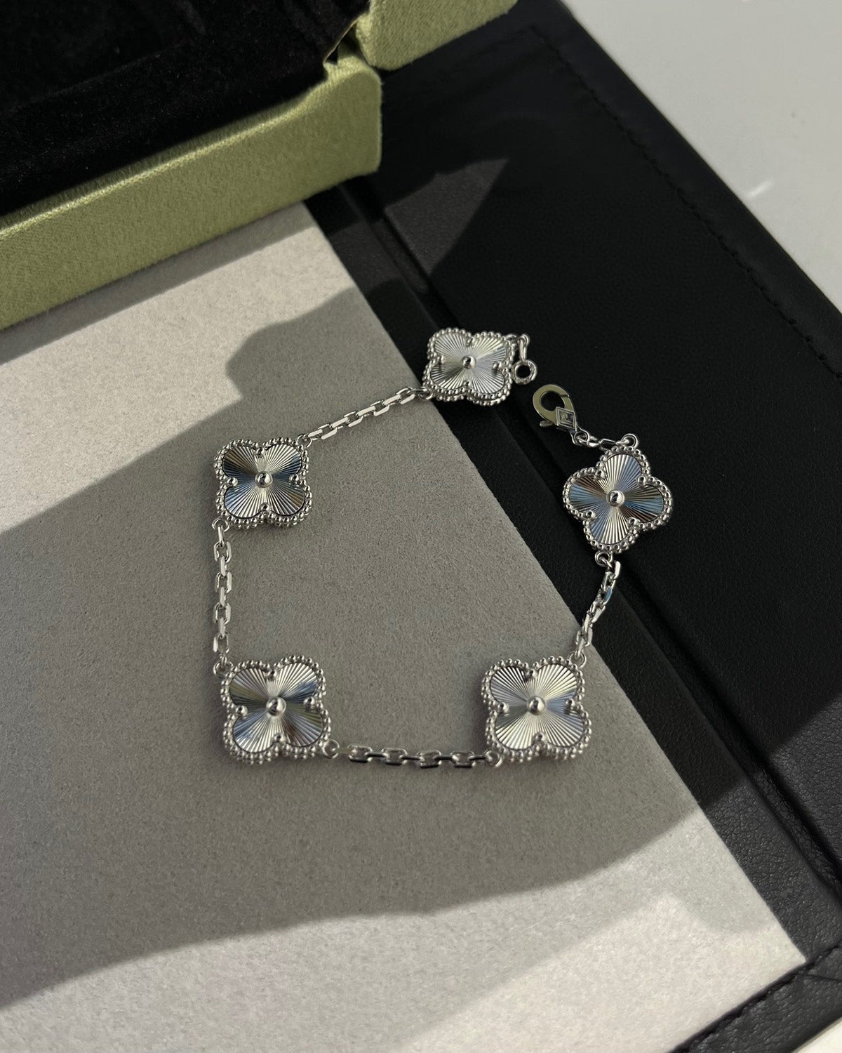 [Royal Jewellery] CLOVER 5 MOTIF LASER BRACELET COLLECTION