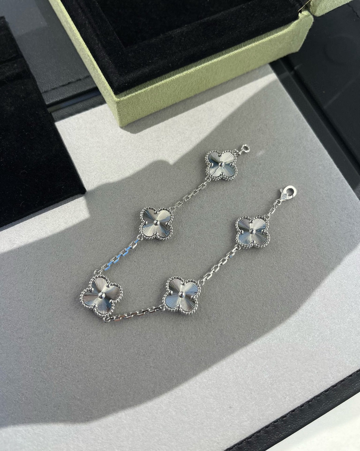 [Royal Jewellery] CLOVER 5 MOTIF LASER BRACELET COLLECTION